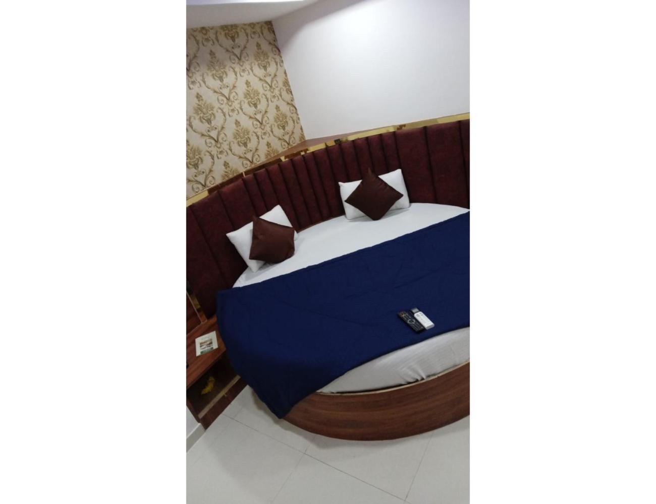 Hotel Paradise, Naroda Ahmedabad Buitenkant foto