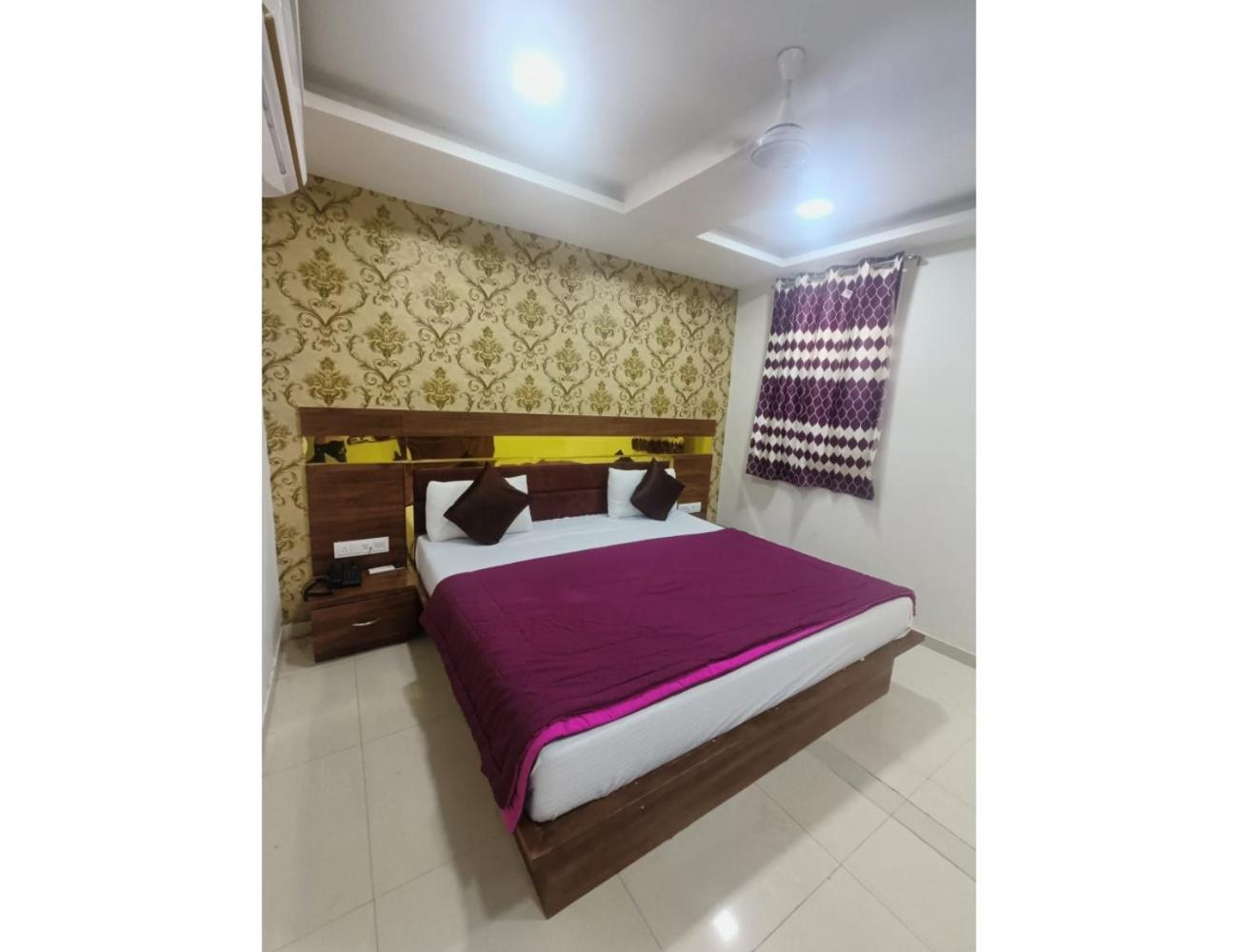 Hotel Paradise, Naroda Ahmedabad Buitenkant foto
